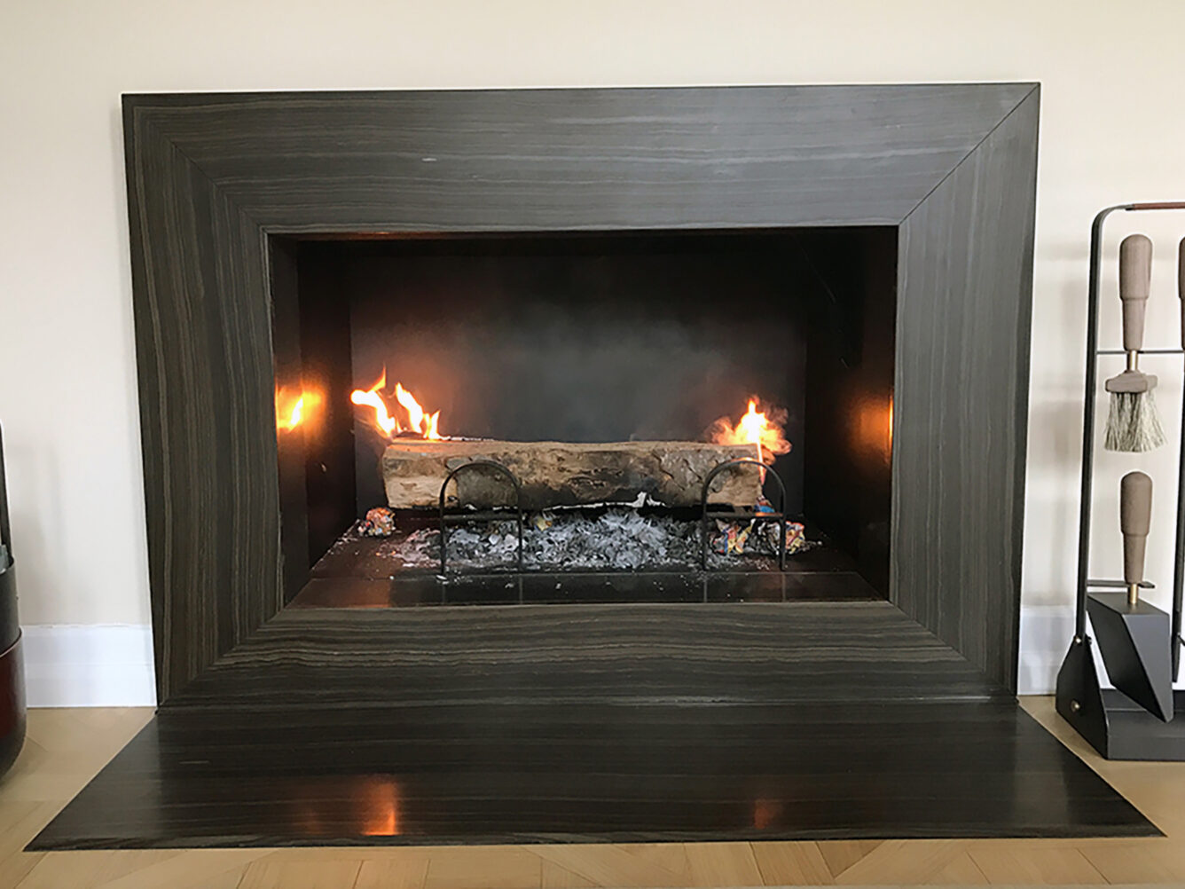 Lardi marbriers, cheminée en marbre, magic brown