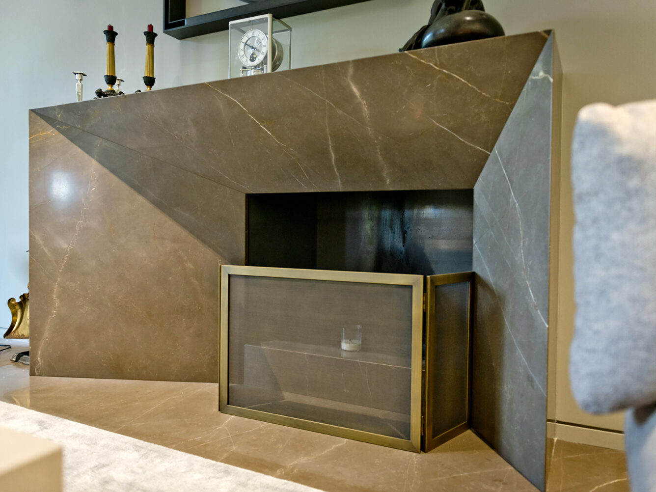 Lardi marbriers, cheminée en marbre, bronze amani